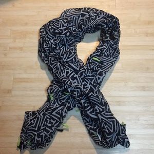 Large patterned scarf